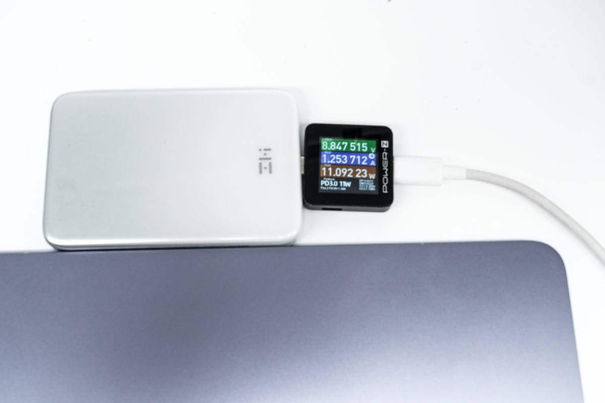 ZMI 5000mAh磁吸无线充电宝评测：磁吸iPhone皆可用，出行第二块电池-充电头网