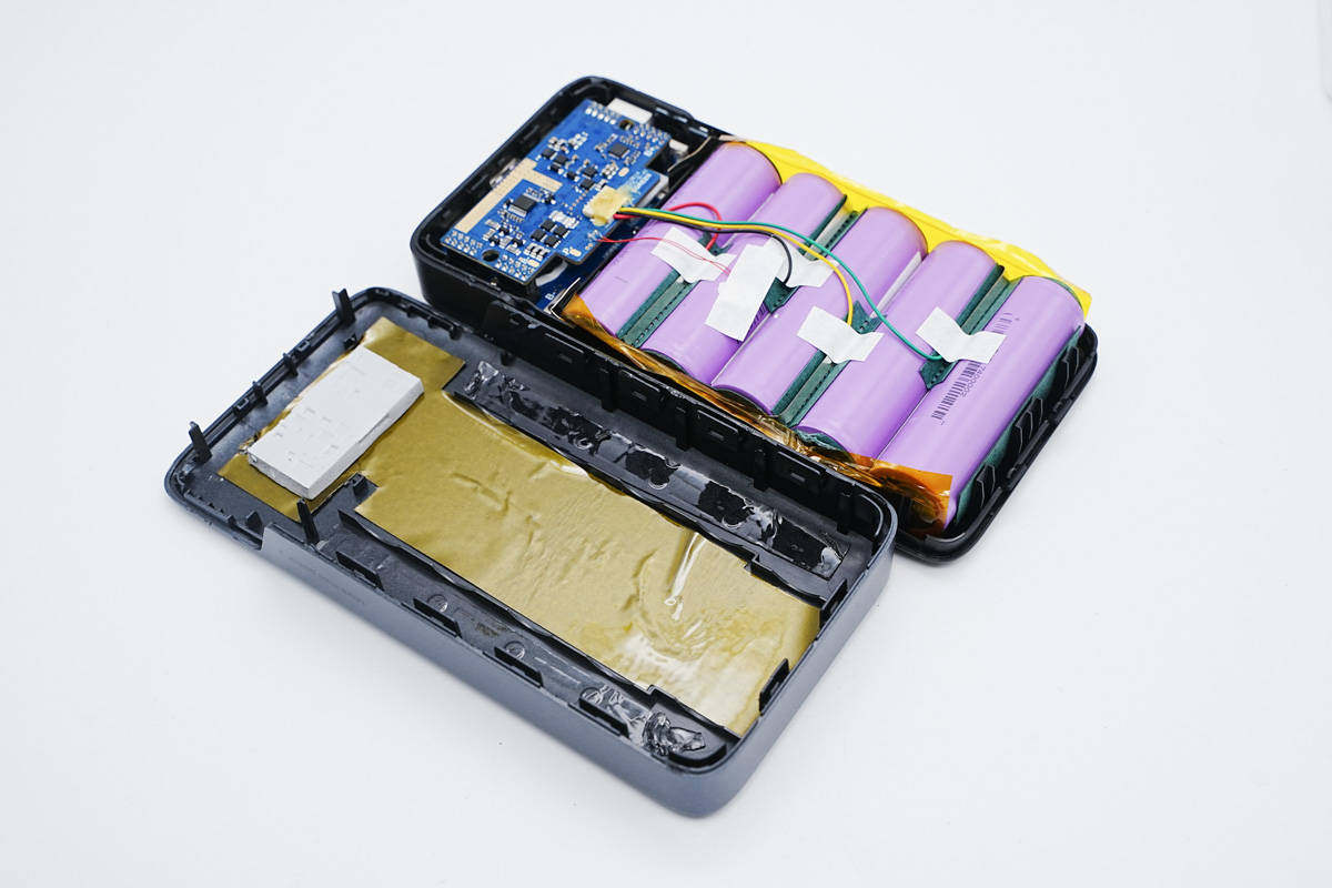 拆解报告：UGREEN绿联25000mAh 145W笔记本充电宝PB205-充电头网