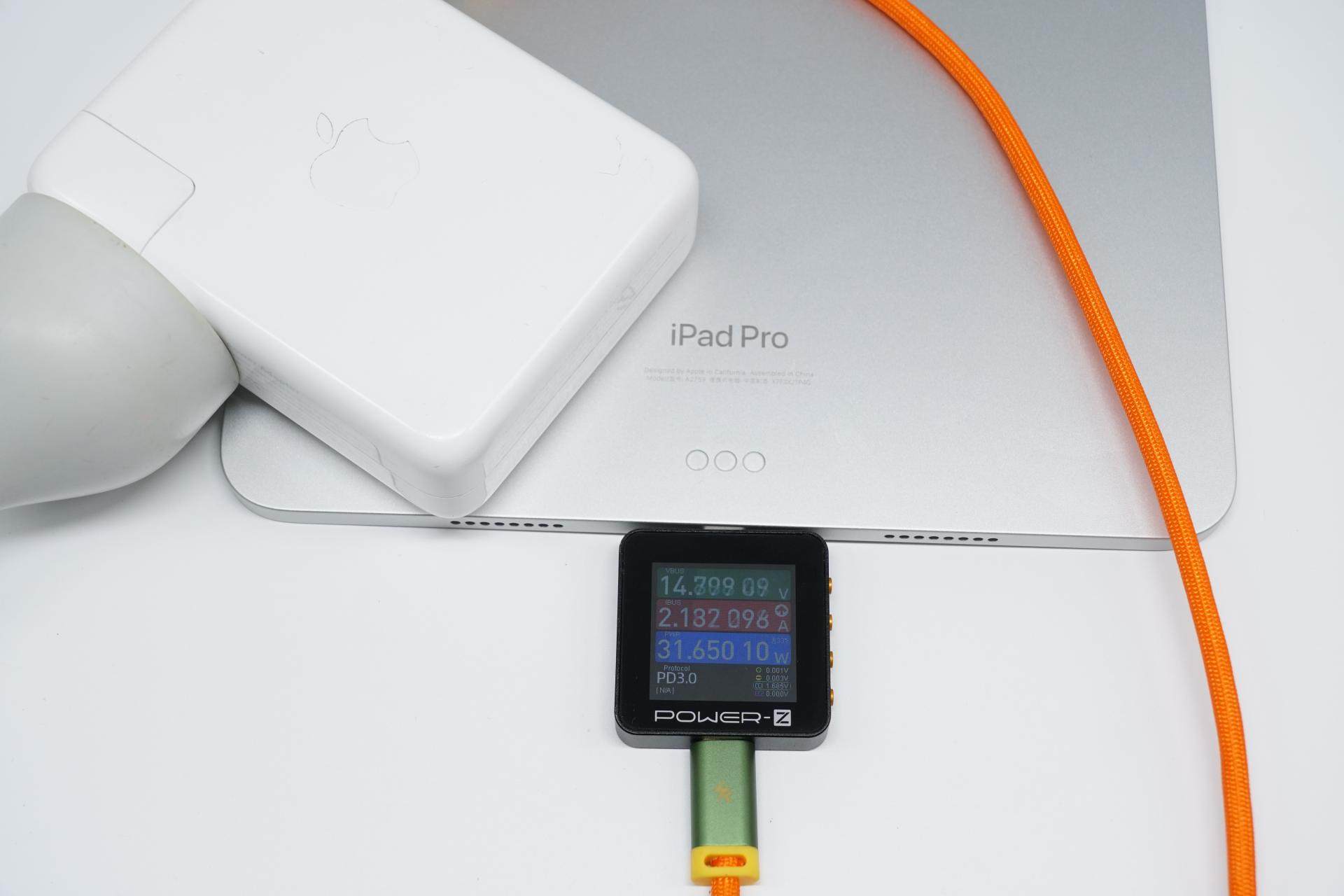 编织款充电线并不完全礼貌，“高配低赠”的第四代 11英寸 iPad Pro开箱评测-充电头网