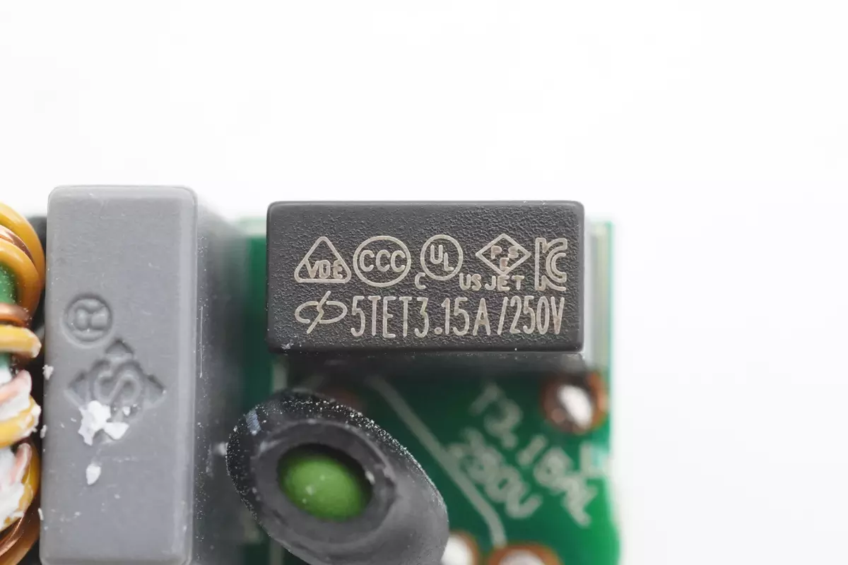 拆解报告：魅族PANDAER 40W双USB-C氮化镓充电器PTC03-充电头网