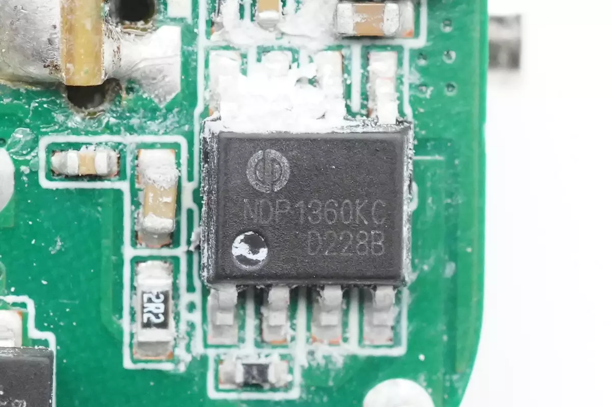 拆解报告:魅族PANDAER 40W双USB-C氮化镓充电器PTC03-充电头网