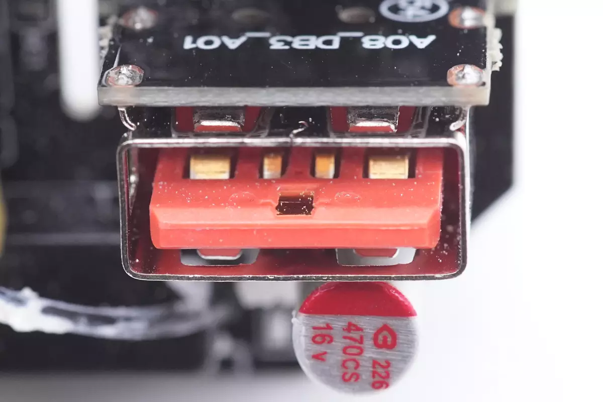拆解报告:MI小米33W 1A1C快充魔方转换器Pro-充电头网
