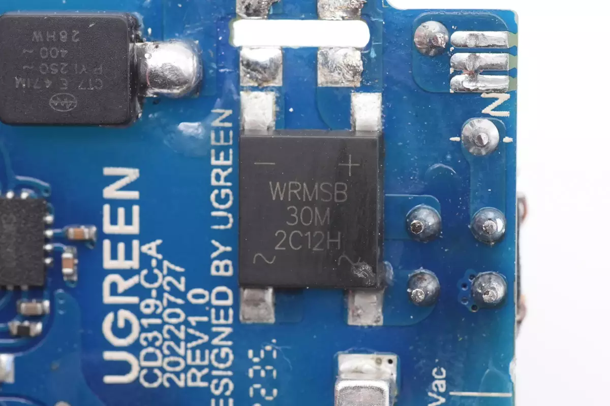 拆解报告：UGREEN绿联欧规30W快充充电器CD319-充电头网