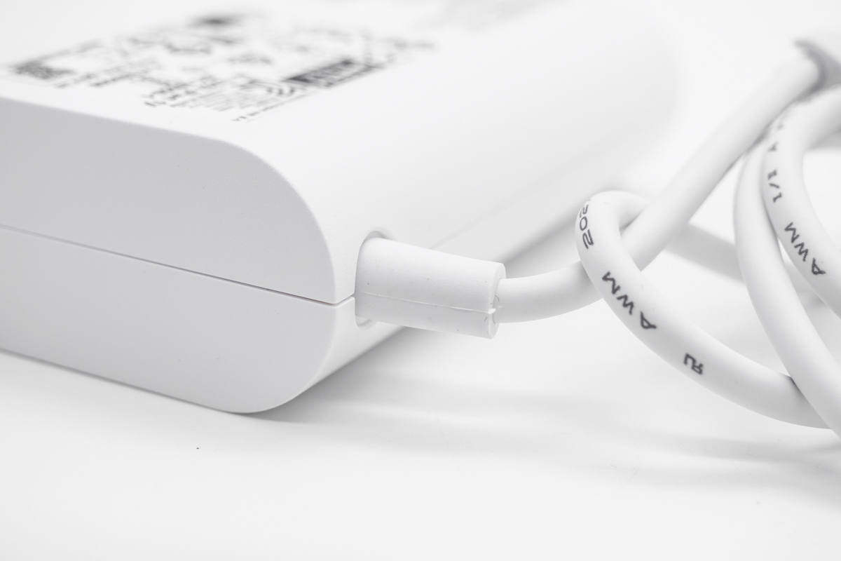 LG 65W笔记本充电器评测:轻巧便捷,USB-C端口皆可充-充电头网