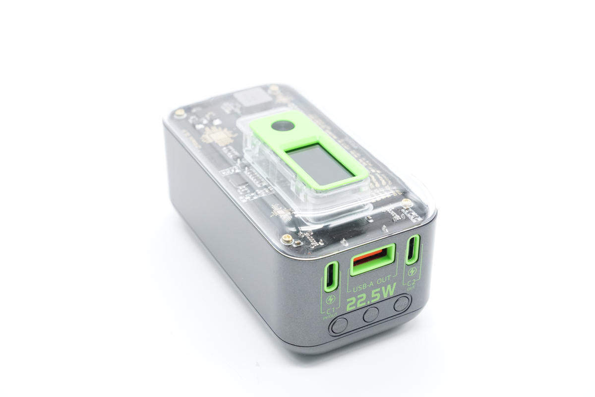 充电宝款“绿水鬼”，透明科技赛博风充电宝实测- 充电头网