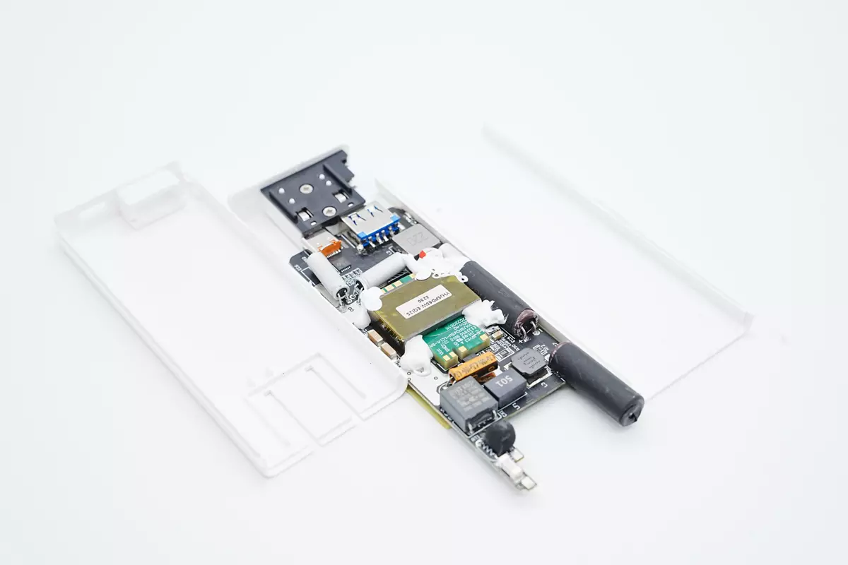 拆解报告:NITRIDE 65W 1A1C超薄氮化镓充电器-充电头网