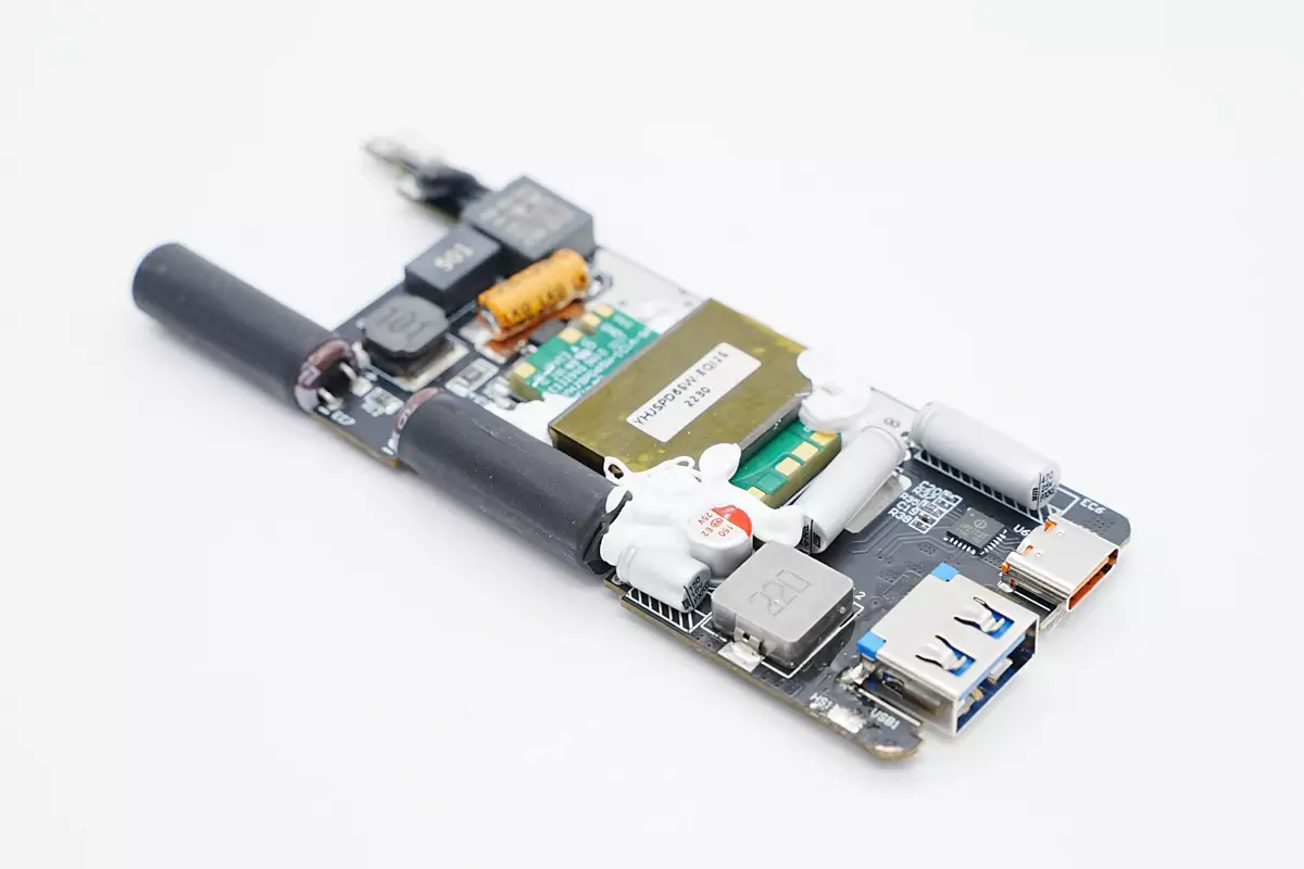 拆解报告:NITRIDE 65W 1A1C超薄氮化镓充电器-充电头网