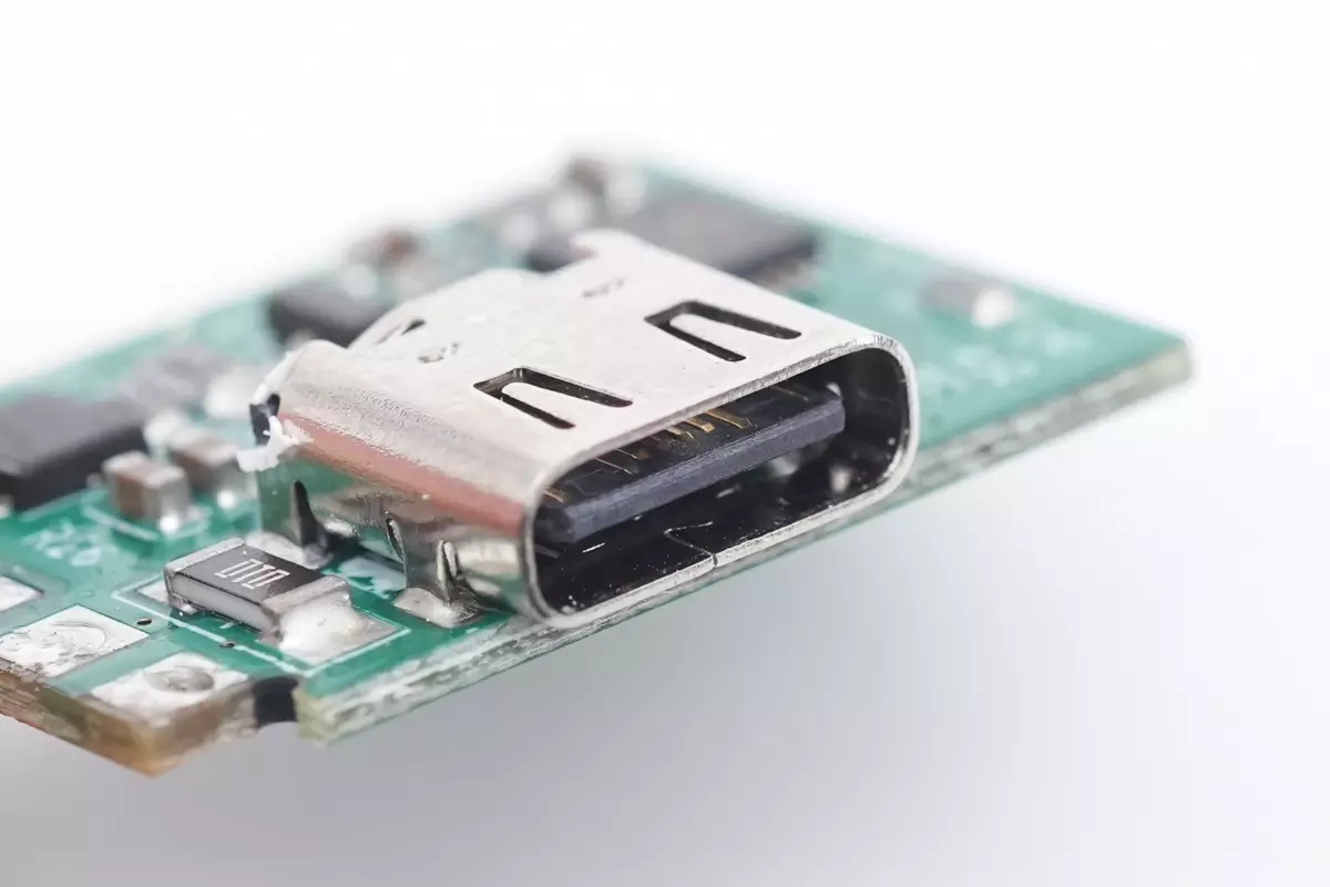 拆解报告:mophie 67W USB-C氮化镓充电器-充电头网
