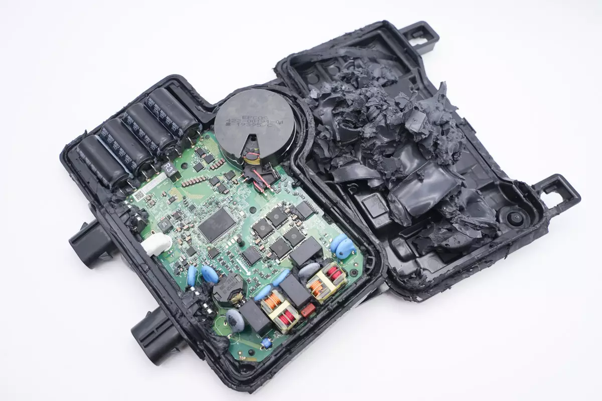 拆解报告:ENPHASE ENERGY微型逆变器IQ8X-BAT-US-充电头网