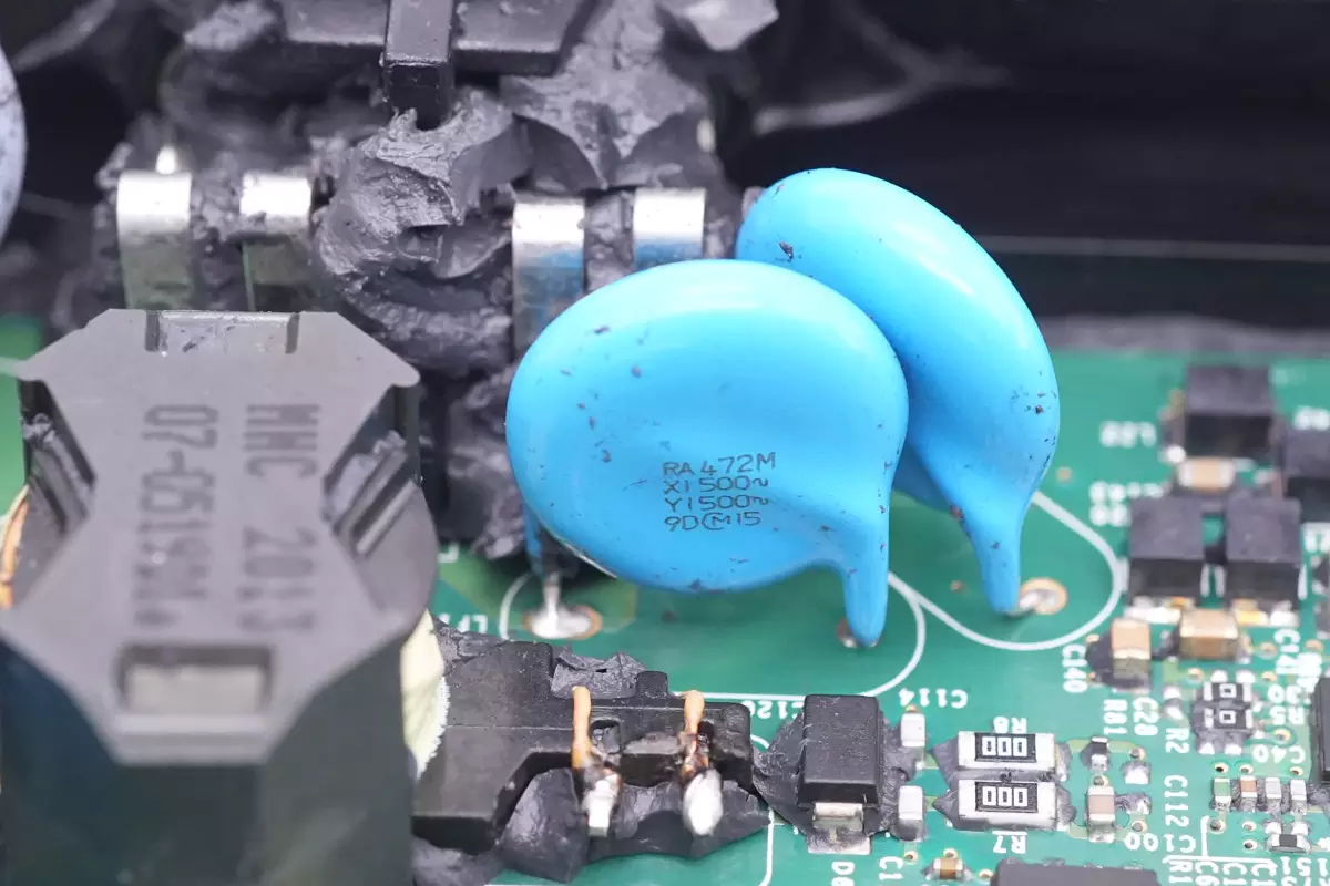 拆解报告:ENPHASE ENERGY微型逆变器IQ8X-BAT-US-充电头网