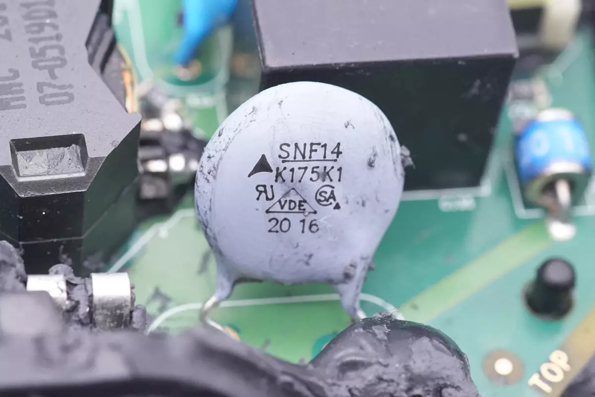 拆解报告:ENPHASE ENERGY微型逆变器IQ8X-BAT-US-充电头网