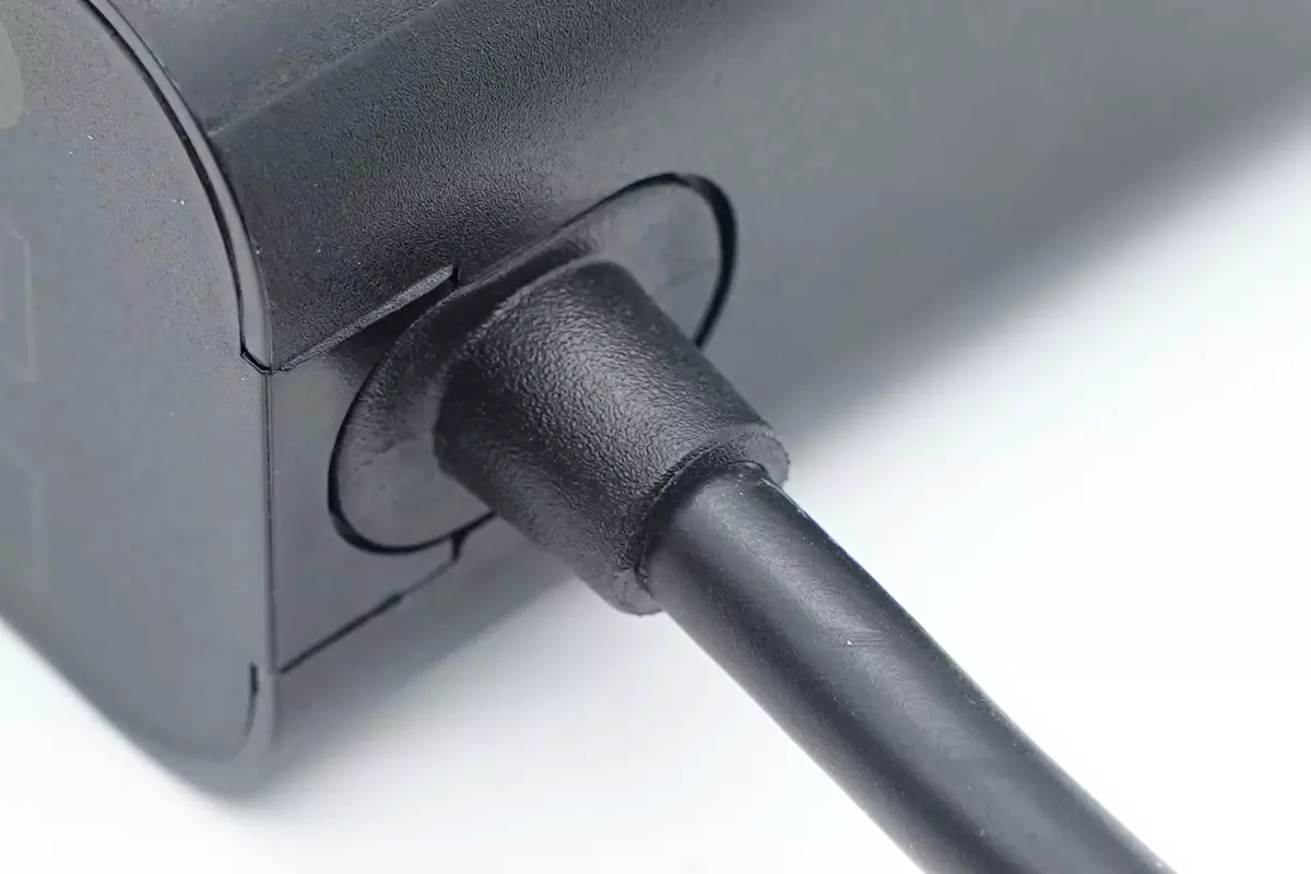 拆解报告:乐用时代120W氮化镓电源适配器LY120A1C-240500-充电头网