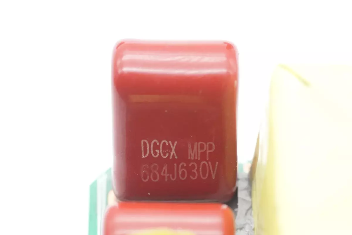 拆解报告:乐用时代120W氮化镓电源适配器LY120A1C-240500-充电头网