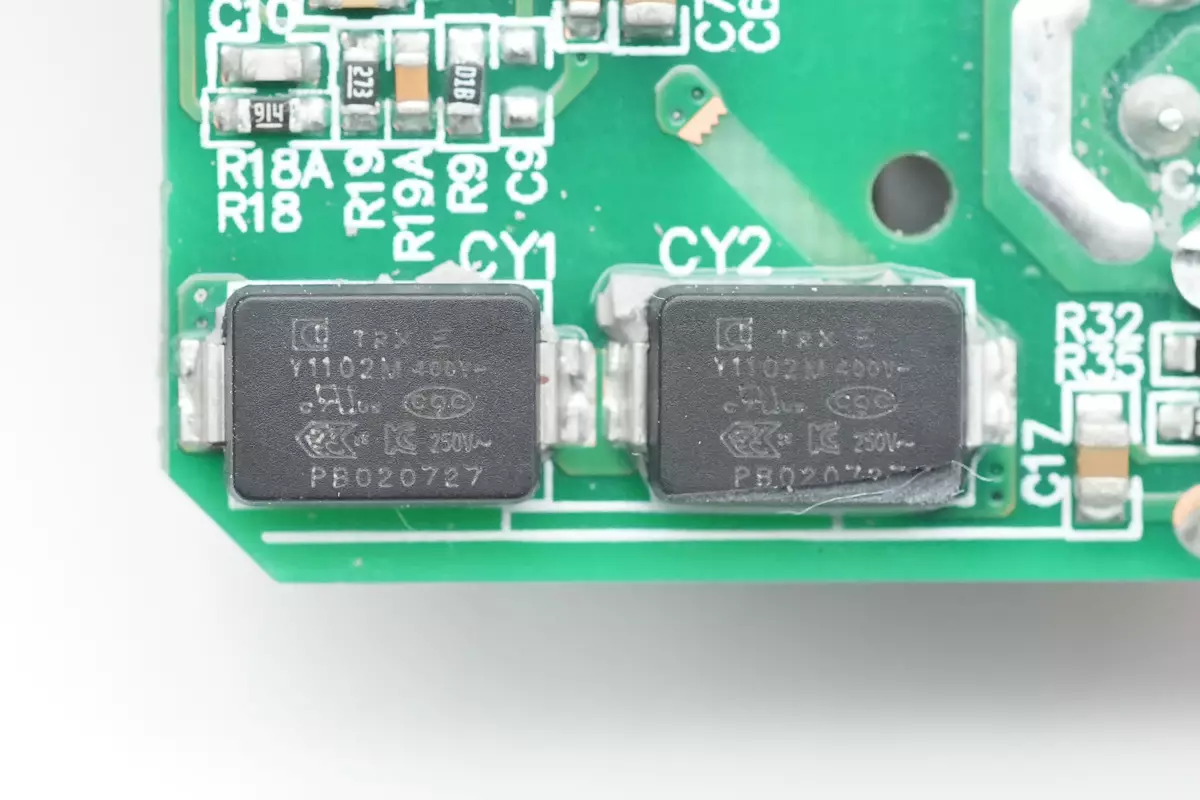 拆解报告:乐用时代120W氮化镓电源适配器LY120A1C-240500-充电头网