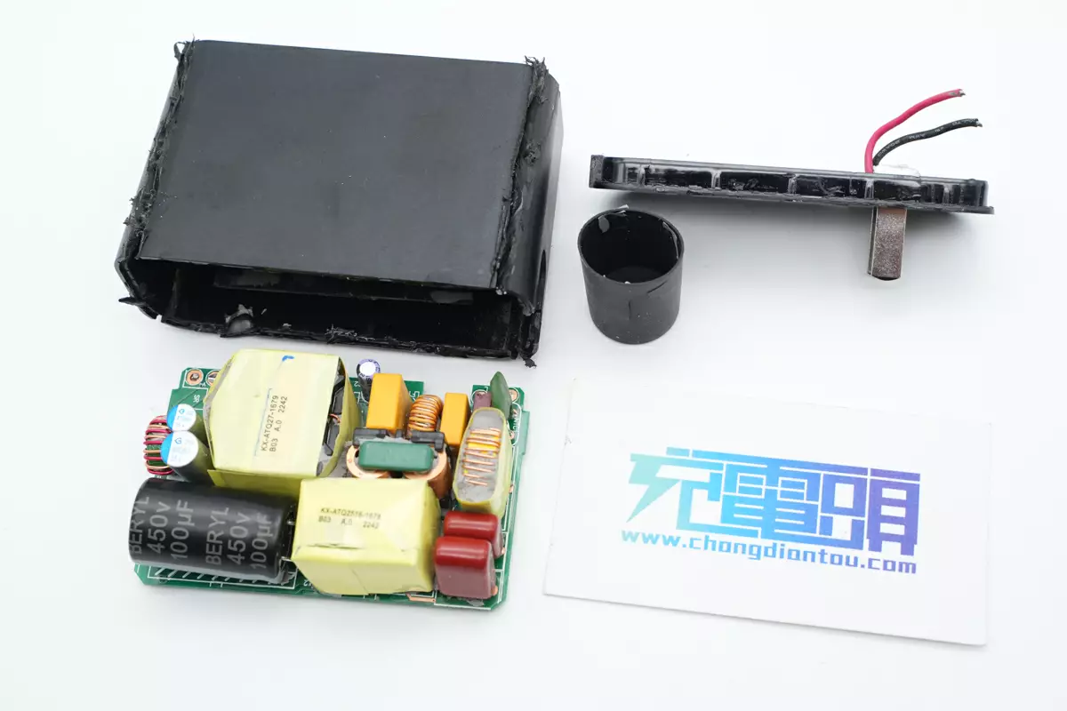 拆解报告:乐用时代120W氮化镓电源适配器LY120A1C-240500-充电头网
