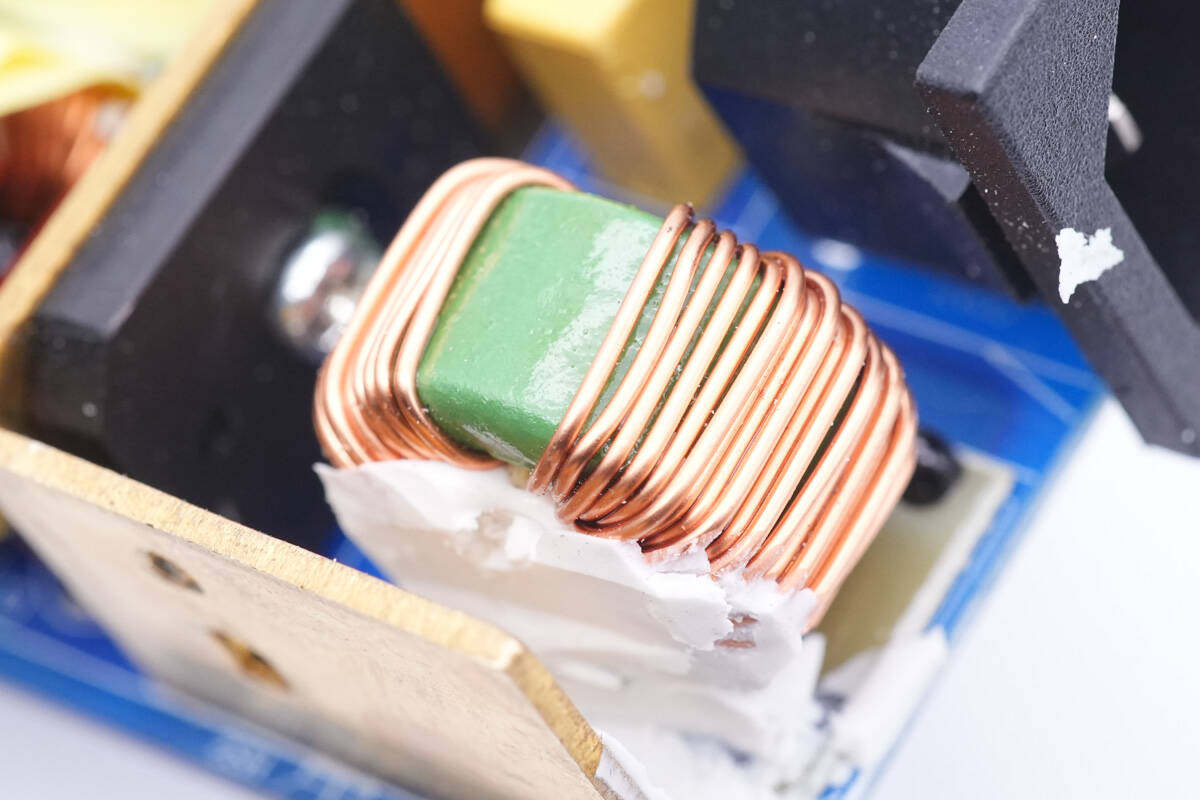 拆解报告:FJ福佳240W DC氮化镓电源适配器-充电头网