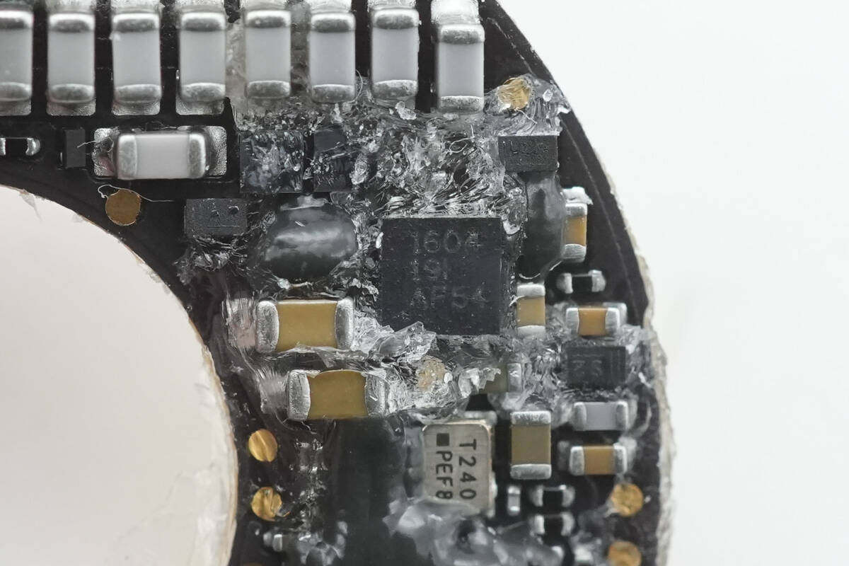 拆解报告:MOMAX摩米士USB-C磁吸无线充电器UD28-充电头网