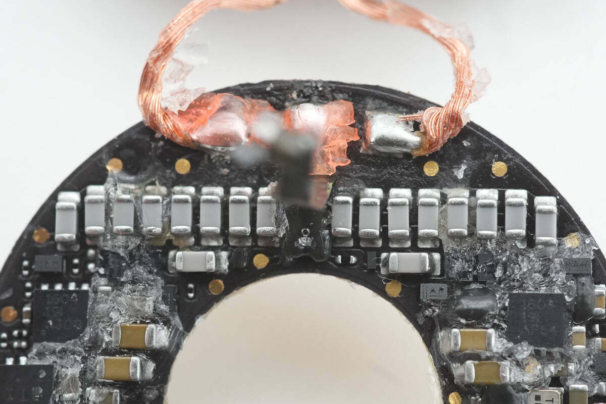 拆解报告:MOMAX摩米士USB-C磁吸无线充电器UD28-充电头网