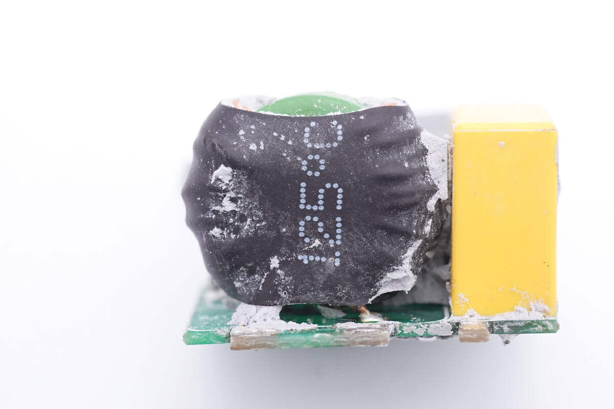 拆解报告:锦鸿泰120W 3C1A四口氮化镓充电器JT-G120B-充电头网