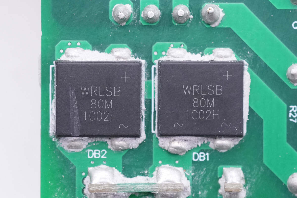 拆解报告:锦鸿泰120W 3C1A四口氮化镓充电器JT-G120B-充电头网