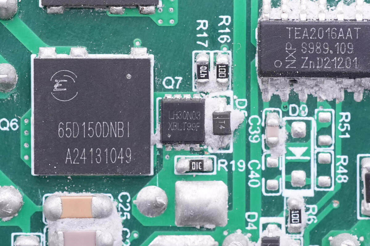 拆解报告:锦鸿泰120W 3C1A四口氮化镓充电器JT-G120B-充电头网