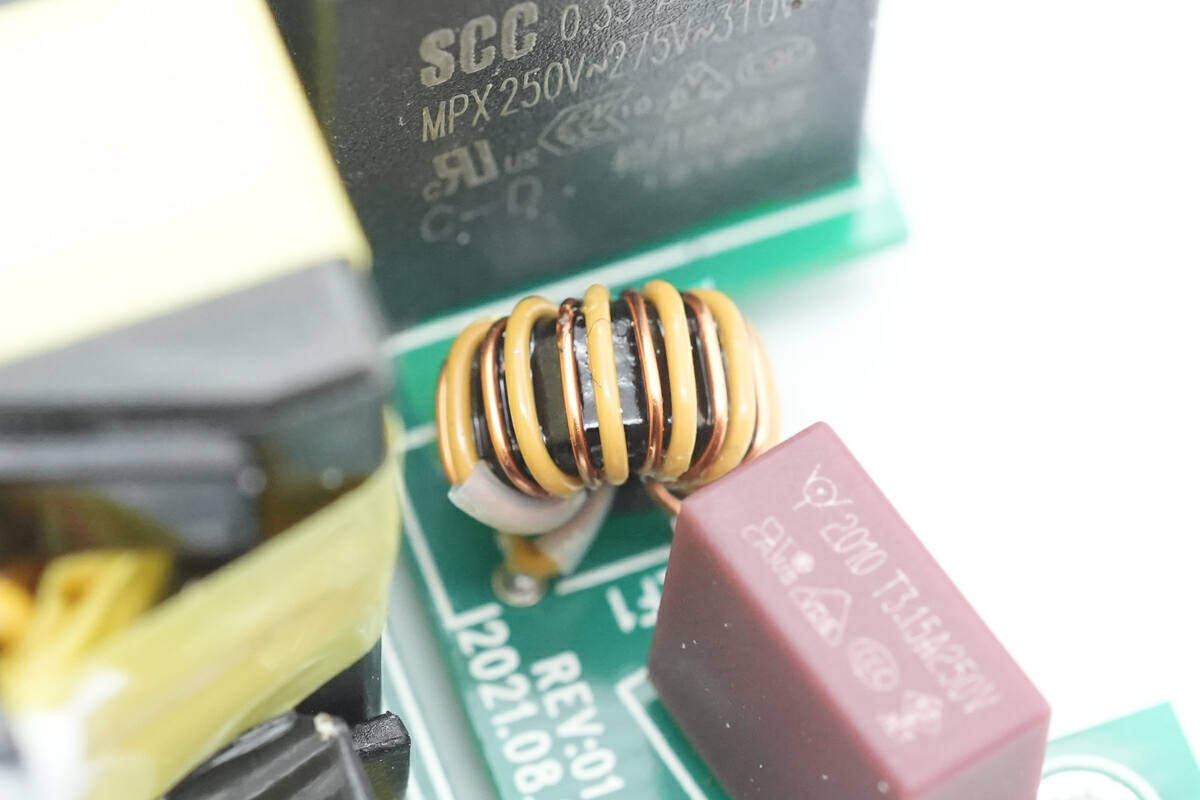 拆解报告:STEAM DECK原装45W USB-C电源适配器W20-045N1A-充电头网
