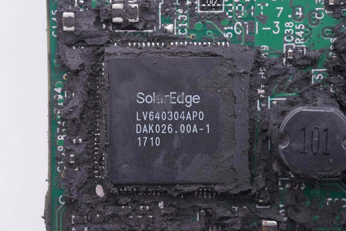 拆解报告：SolarEdge 320W太阳能电池功率优化器-充电头网