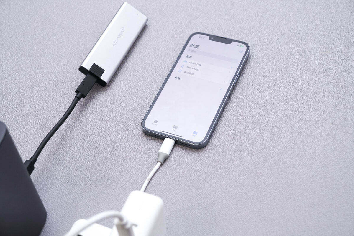 “iPhone 15”系列端口规格预测，可外接支持USB-C端口高速传输的固态硬盘性能实测-充电头网