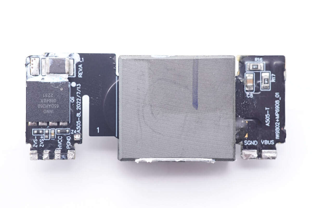 内置英诺赛科定制氮化镓芯片，iQOO手机原装120W超快迷你闪充拆解-充电头网