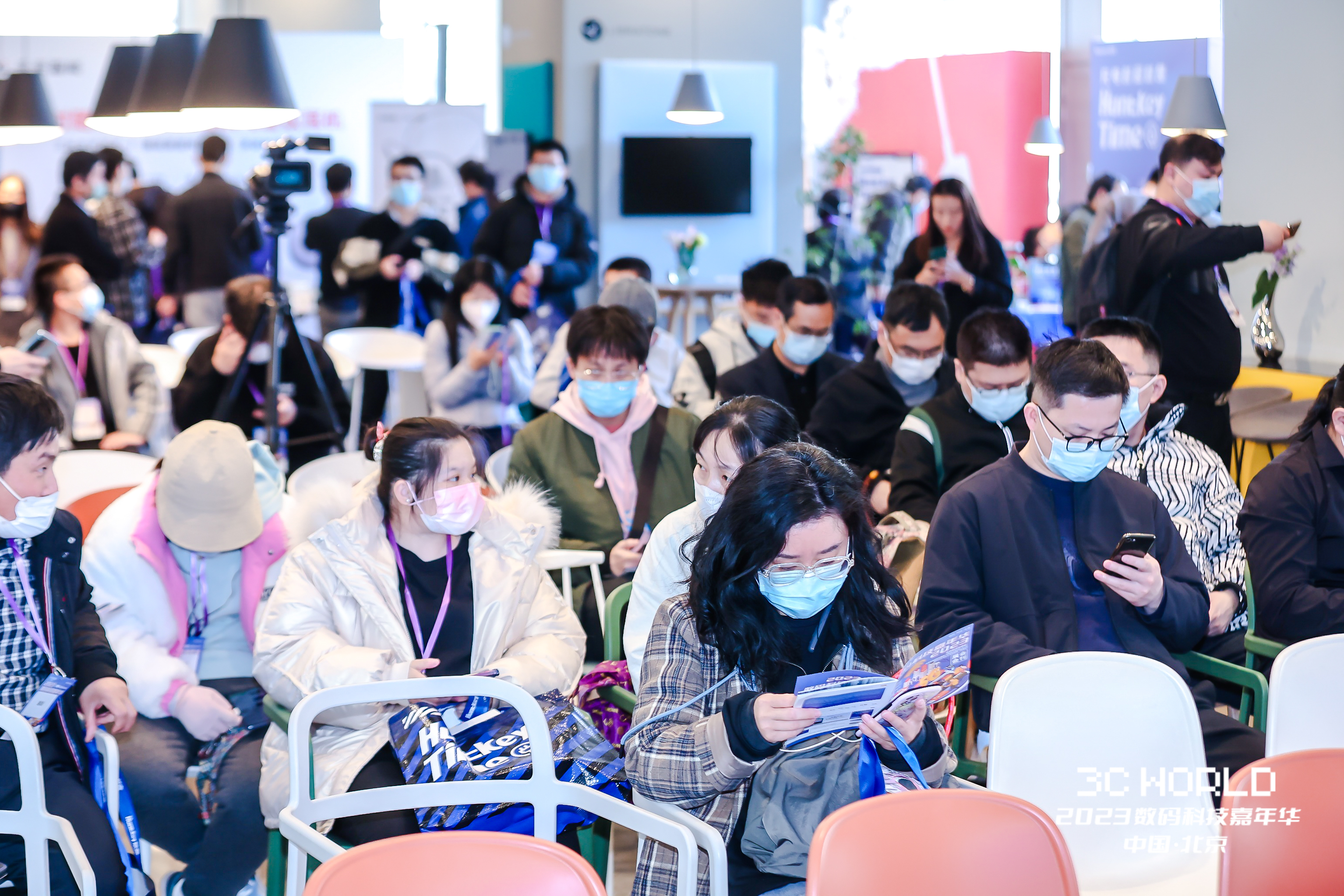 2023首场！数码科技嘉年华在北京正式举办：近千人前来打卡，海量新品体验到“嗨”-充电头网