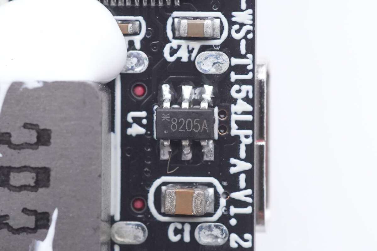 内置美芯晟MT5805高集成无线充电芯片，希品10000mAh磁吸无线移动电源拆解-充电头网