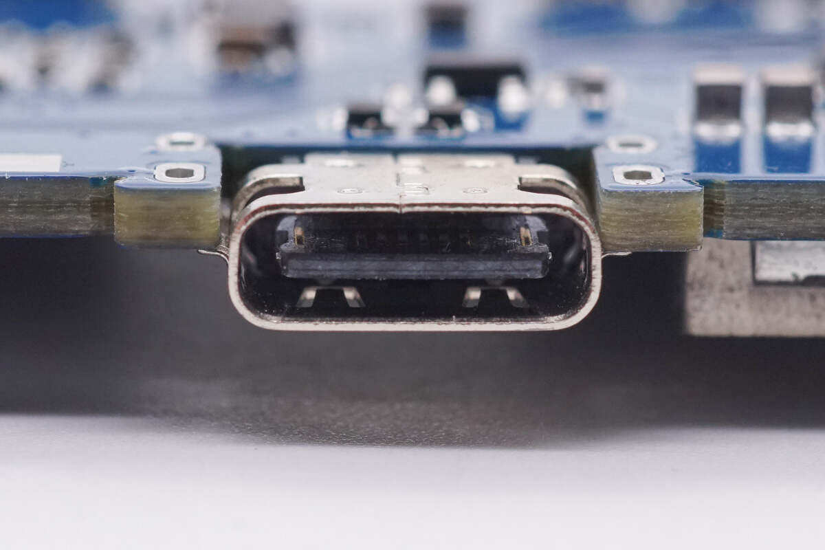 拆解报告：UGREEN绿联4K 9合1 USB-C多功能扩展坞CM498-充电头网