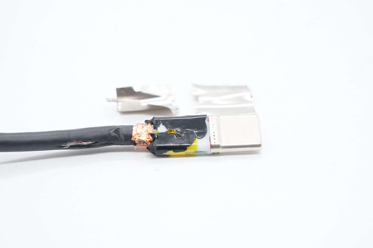 拆解报告：Moto 125W氮化镓快充原装USB-C数据线-充电头网