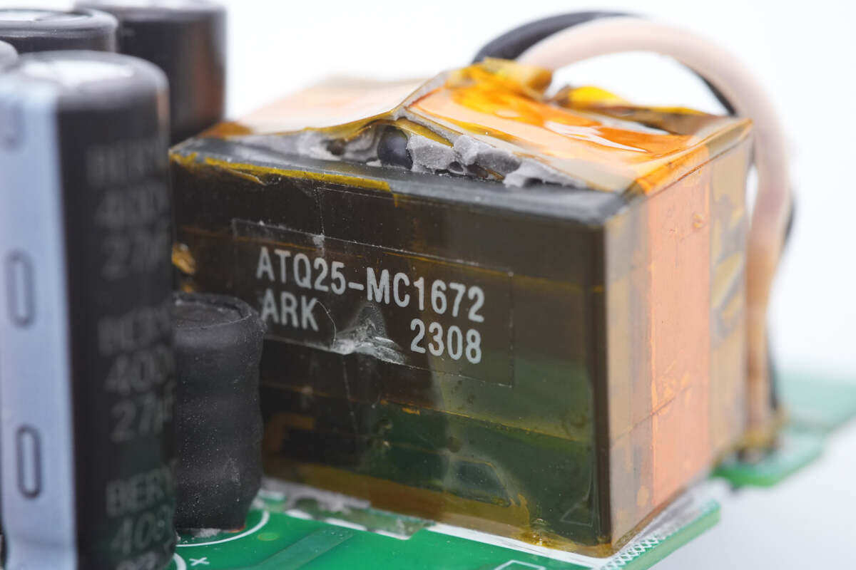 拆解报告：BULL公牛67W 3C1A氮化镓桌面充电器GNV-MC1670-充电头网