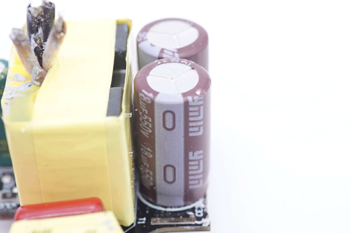 拆解报告：lifeme魅蓝140W 2C1A氮化镓充电器lifeme PD 140-充电头网
